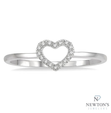 10kt White Gold Diamond Heart Ring
