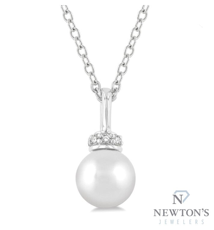 10kt White Gold Pearl Pendant with Chain