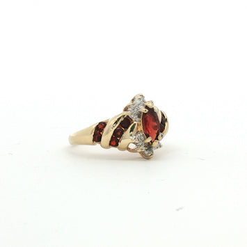 Estate 10kt Yellow Gold Marquise Garnet Ring