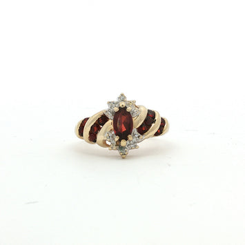Estate 10kt Yellow Gold Marquise Garnet Ring