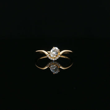 14kt Yellow Gold Oval Diamond Ring