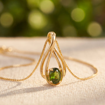 10kt Yellow Gold Green Sapphire Pendant Necklace