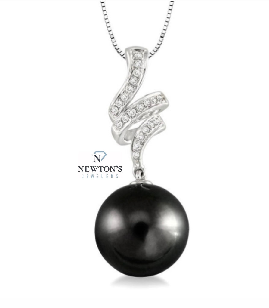 14kt White Gold Black Pearl Diamond Accent Pendant