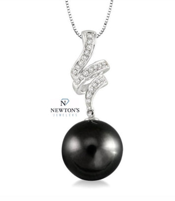 14kt White Gold Black Pearl Diamond Accent Pendant
