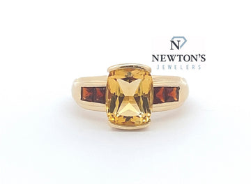 Estate 14kt Yellow Gold Cushion Citrine Ring with Garnet Accents