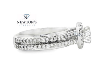 14kt White Gold Round Diamond Halo Engagement Ring