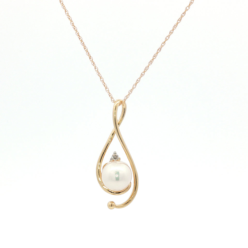 14kt Yellow Gold Freshwater Pearl & Diamond Pendant Necklace