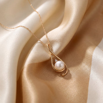14kt Yellow Gold Freshwater Pearl & Diamond Pendant Necklace