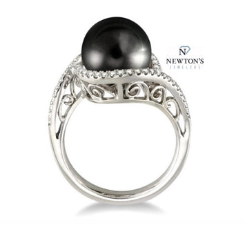 14kt White Gold Black Pearl Swirl Diamond Ring