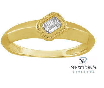 14kt Yellow Gold Emerald Cut Diamond Ring