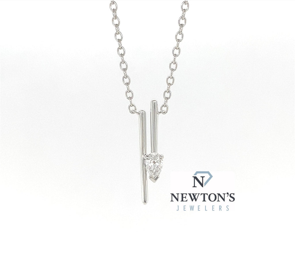 18kt White Gold Fashion Pear Shape Diamond Necklace