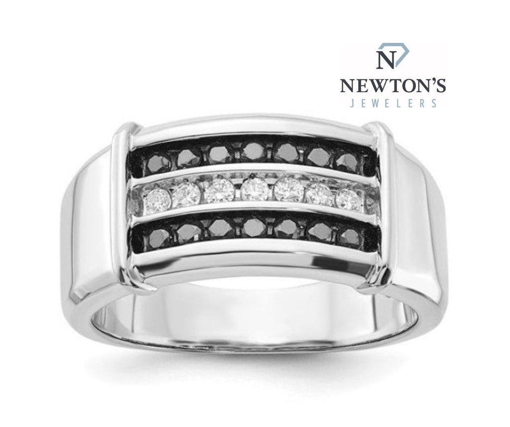 10kt White Gold Black and White Diamond Gents Ring