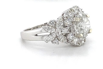 18kt White Gold Round Diamond Engagement Ring