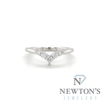 14kt White Gold Diamond Contour Band (0.25ct)